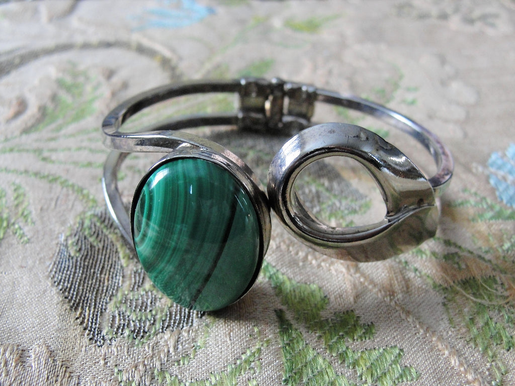 STRIKING Vintage Malachite Bracelet, Clamper Bangle,Hinged Bangle,Gorgeous Green Malachite Stone,Collectible Vintage Jewelry