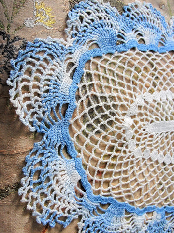 CHARMING Vintage Center Piece Doily, Table Topper, Large Oval Doily,Pretty Blue, Creamy White, Hand Crocheted Doily, Farmhouse Decor, French Country Cottage,Unique Design,Collectible Lace Doilies