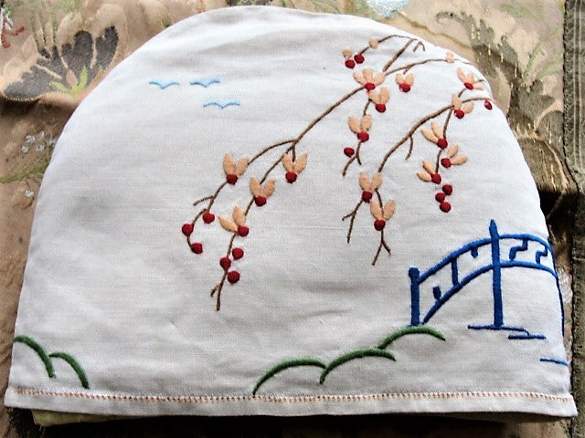 BEAUTIFUL Vintage 1920s Art Deco Tea Cozy,Hand Embroidered Blue Willow Design Tea Cosy Includes Original Liner Perfect For Vintage Tea Time