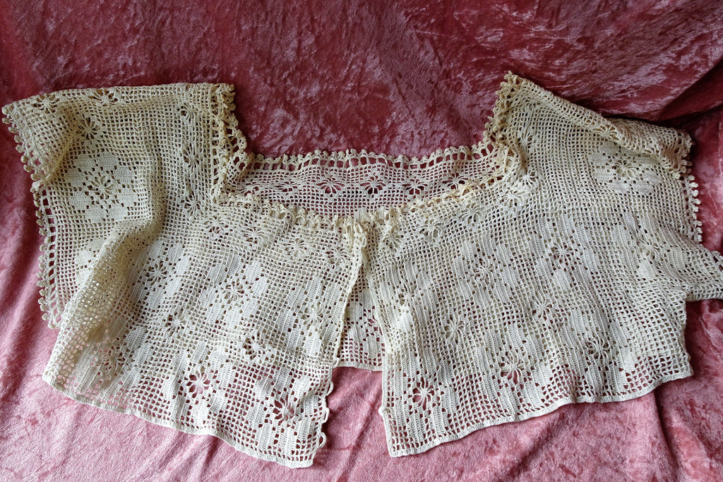 CHARMING Edwardian Hand Crochet Lace Corset Cover Top,Wear As Crop Top,Use in Heirloom Sewing, Farmhouse French Country Decor, Collectible