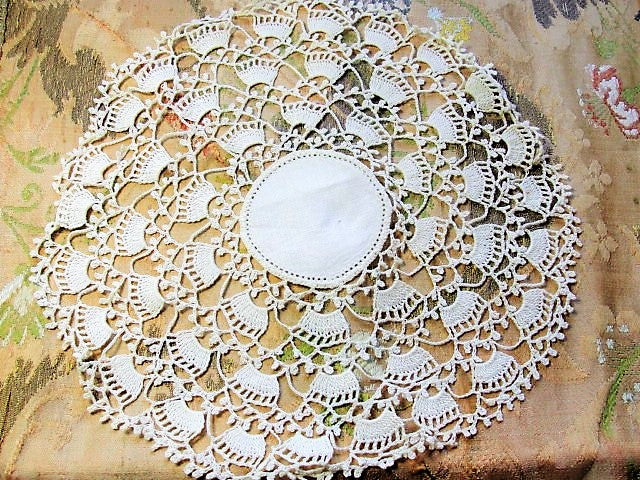 LOVELY Vintage Linen and Crochet Lace Large Doily Collectible Antique Doilies