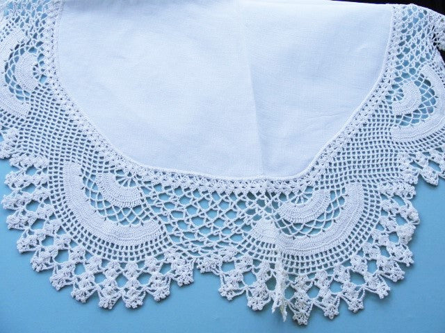 AMAZING Victorian large Center Piece or Table Topper  Hand Crochet Intricate Lace Fine Linen Center Just Beautiful Vintage Fine Linens and Lace