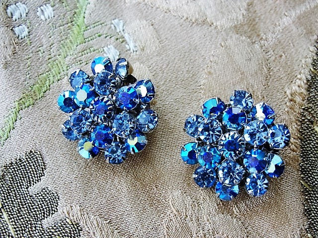 GLITTERING Vintage 50s Round Clip On Earrings BLUE Aurora Borealis Rhinestones Gorgeous Timeless Design Vintage Costume Jewelry