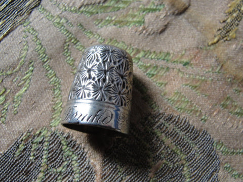 Beautiful Antique Thimble By CHARLES HORNER English Silver DORCAS Heavily Chased Daisy Pattern Collectable Sewing Needlework Tools