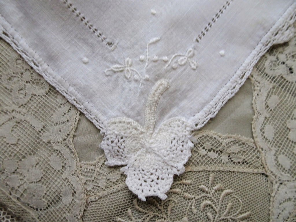 LOVELY Antique Irish Crochet Lace Hankie BRIDAL WEDDING Handkerchief Hanky Beautiful workmanship Bride to Be Bridal Wedding Something Old