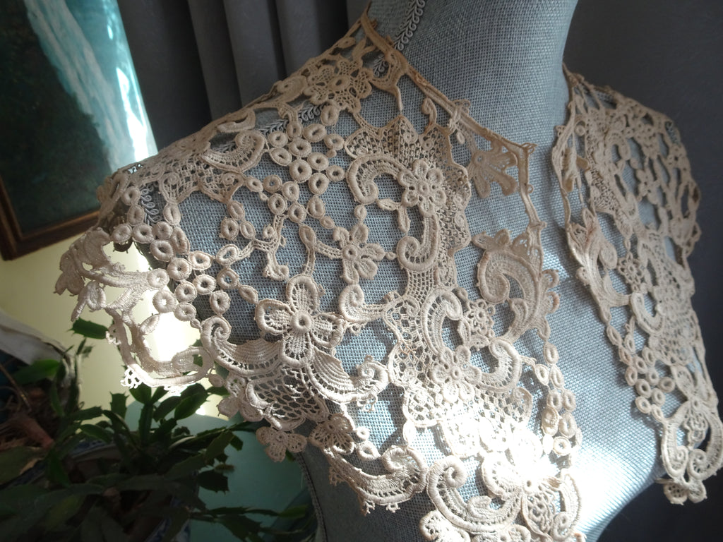 GORGEOUS Victorian Capelet Collar, Amazing Lace Design, Display or Wear, Collectible Antique Lace