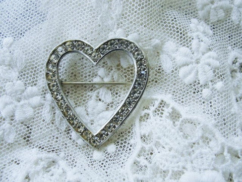 CHARMING Vintage Heart Shape Brooch,Sparkling Rhinestones, Sweet Heart Pin, Costume Jewelry, Wedding Jewelry