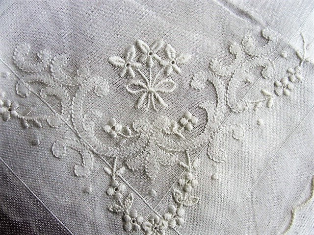 BEAUTIFUL Vintage Embroidered Applique Hankie BRIDAL WEDDING Handkerchief Exquisite Special Bridal Hanky ,Something Old, Collectible Hankies