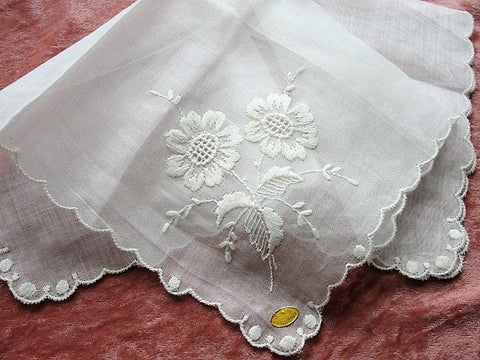 LOVELY Vintage WEDDING Hanky,Exquisite Swiss Embroidery Handkerchief,Bridal Hankie,Roses Embroidery,Bridal Heirloom,Collectible Hankies