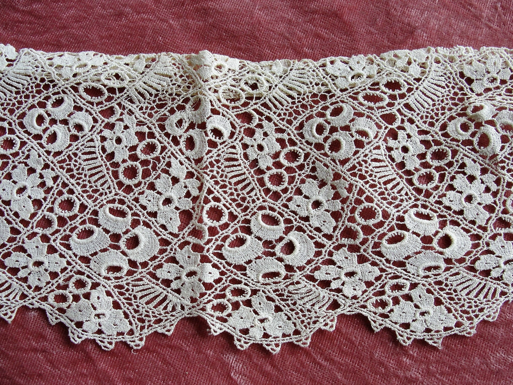 BEAUTIFUL Antique Lace Cotton Trim Flounce,Intricate Pattern Ideal For Bridal Dress,Dolls,Christening Gowns,Heirloom Sewing Antique Textiles