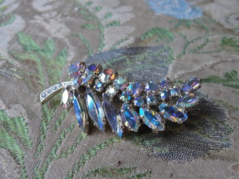 SPARKLING Vintage 50s Brooch,GLITTERING Blue Pink Gold Aurora Borealis Stones,Lovely Rhinestone Pin,Leaf Motif Pin,Collectible Jewelry