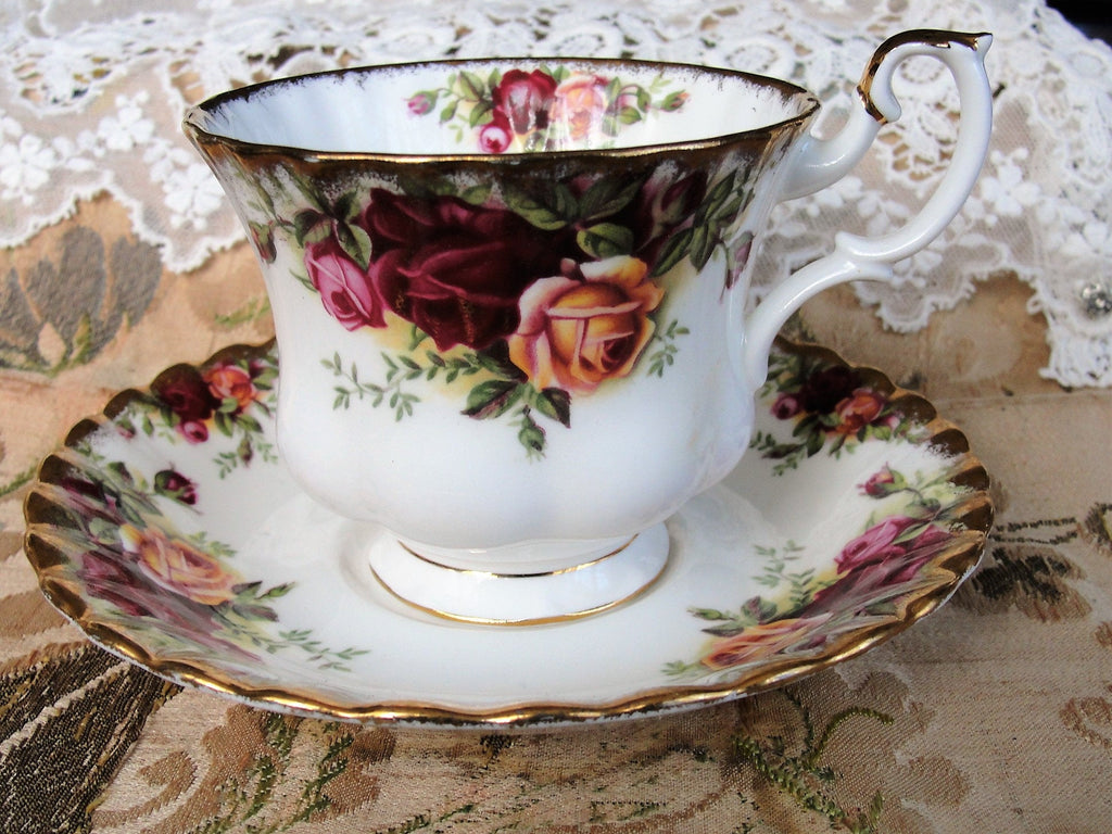 VINTAGE Royal Albert English Bone China Teacup and Saucer Old Country Roses Pattern,Lush Flowers,Lavish Gold Trim, Pedestal Cup and Saucer