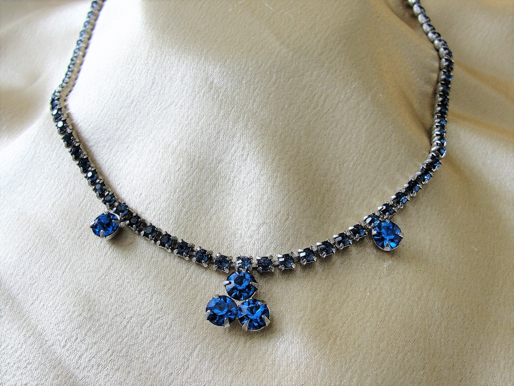 BEAUTIFUL 1950s Sapphire Blue Glass Rhinestones Necklace,Lovely Design,Silver Tone Metal Necklace,Elegant Evening,Prom,Bridal Jewelry