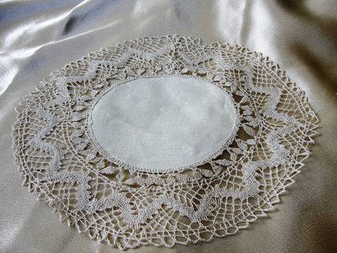 BEAUTIFUL 1920s MALTESE Bobbin Lace Linen Doily,Fine Doily,Decorative Doilies,Vintage Linens Chateau Chic,Farmhouse,French Decor,Collectible