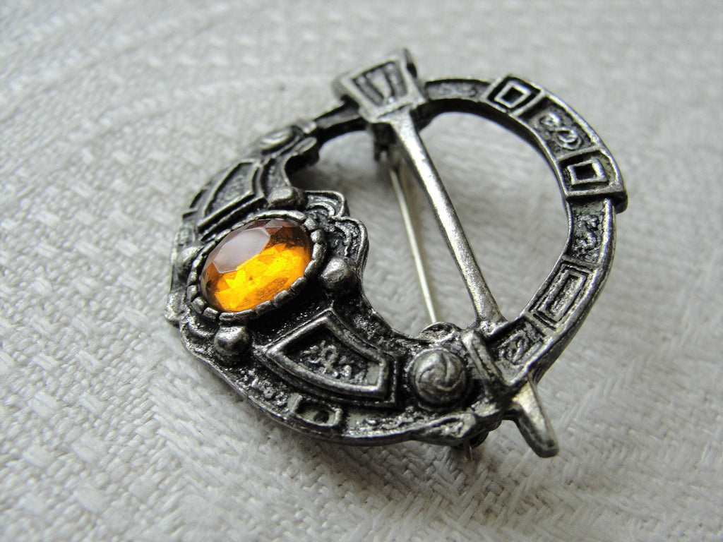 OUTLANDER Vintage SCOTTISH Celtic Brooch,Large Faceted Cairngorm Paste Stone,Beautiful Detailed Brooch,Antique Scottish Jewelry,Collectible