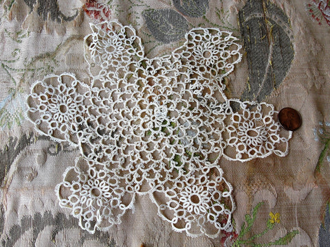 Lovely TATTED Lace Vintage Doily,Fine Hand Tatting,Off White 8 Inch,French Country,Lace Doily,Lace Doilies,Cottage lace,Farmhouse Decor