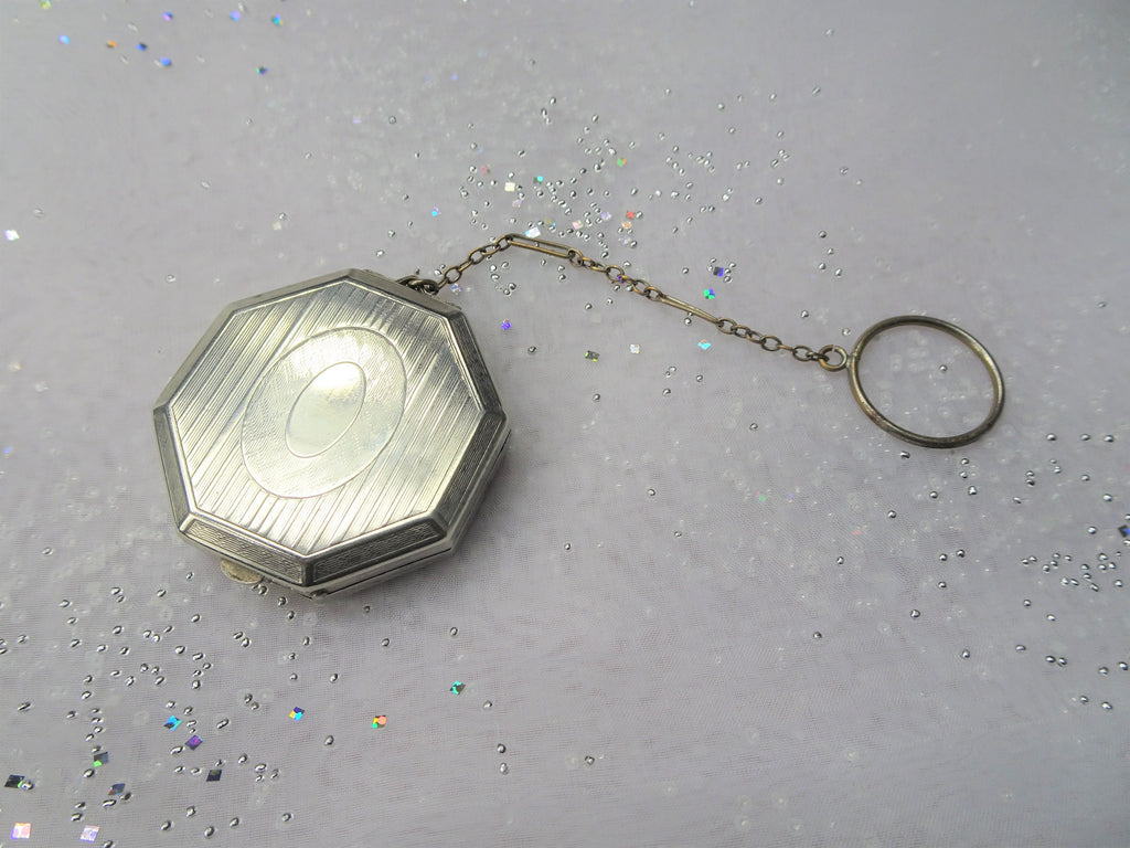 Beautiful ART DECO Powder Compact Chain Compact,Engraved Silver Metal,No Monogram,20s Vanity Purse,Fab Condition,Collectible Powder Compacts