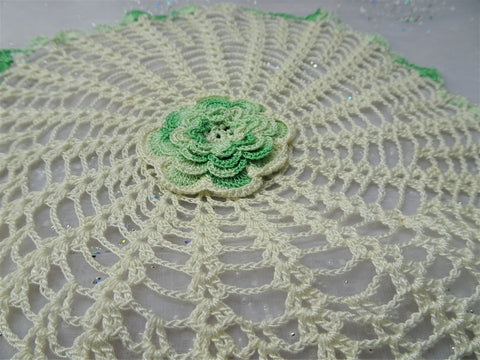 VINTAGE Hand Crochet FIGURAL Floral Doily,Lovely Doily,Farmhouse,French Decor,Collectible Vintage Doilies,Colorful Doily