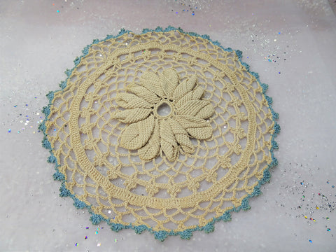 CHARMING Vintage Doily, Hand Crocheted Doily,Farmhouse Decor,French Country Cottage,Collectible Doilies,Vintage Decor