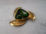 STRIKING Vintage Art Glass Brooch,Gorgeous Faceted Art Glass Stone,Stunning Green Peridot Color Glass Pin,Collectible Mid Century Jewelry