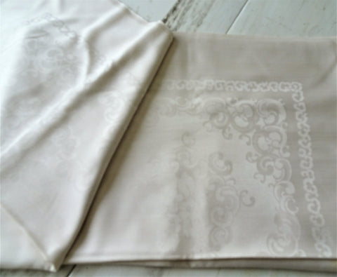 VINTAGE Damask Linen Tablecloth 100 by 62 inch Damask Flowers and Scrolls Pattern,Wedding Gift,Collectible Vintage Linens