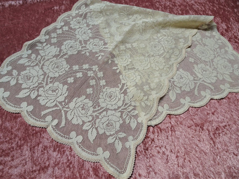 LOVELY 1920s Lace Runner,Buffet Scarf,Table Runner,Centerpiece,Dresser Scarf,Creamy Offwhite,Beautiful Pattern,Collectible Vintage Linen