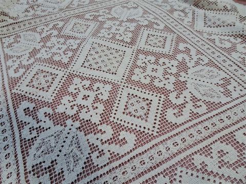 GORGEOUS Vintage Hand Made Lace Table Coth,Table Topper,Tea Tablecloth, Darned Lace,Hand Knotted Lace,French Farmhouse ,Vintage Linens