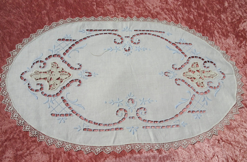 LOVELY Vintage linen Centerpiece,Heirloom Italian Needle Lace, Beautiful Blue Embroidery Work, Oval Table Topper,Collectible Vintage Linens