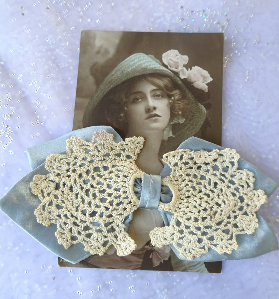 ANTIQUE Small Lace Bow,Blue Silk and Crochet Lace,Victorian,Edwardian Lace,for French Dolls,Hats,Girls Bridal Clothing,Collectible Lace