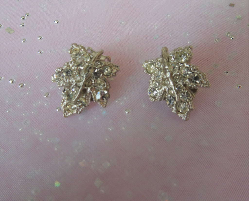 SPARKLING Vintage 50s Earrings Glass Ice White Rhinestones Earrings,Leaf Design,Clip Ons,Clip Earrings,Collectible Jewelry,Mid Century
