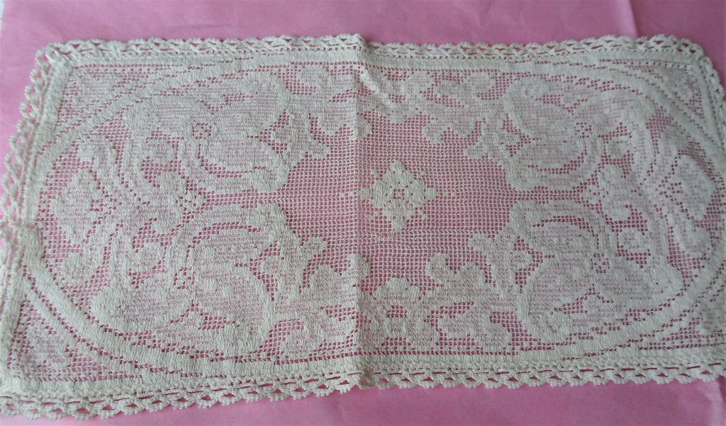 BEAUTIFUL Vintage Lace Tray Cloth or Dresser Doily, Flowers,Farmhouse Decor,French Decor,Vintage Linens Lover Gift,Collectible Lace Linens
