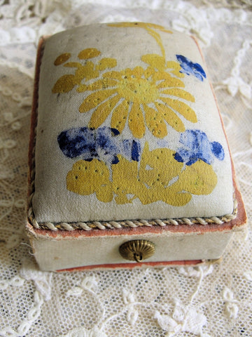 CHARMING 1930s Pincushion,Pin Box, Sewing Box, Hand Painted Silk, Decorative Display,Sewing Room Decor,Collectible Sewing Needlework Tools