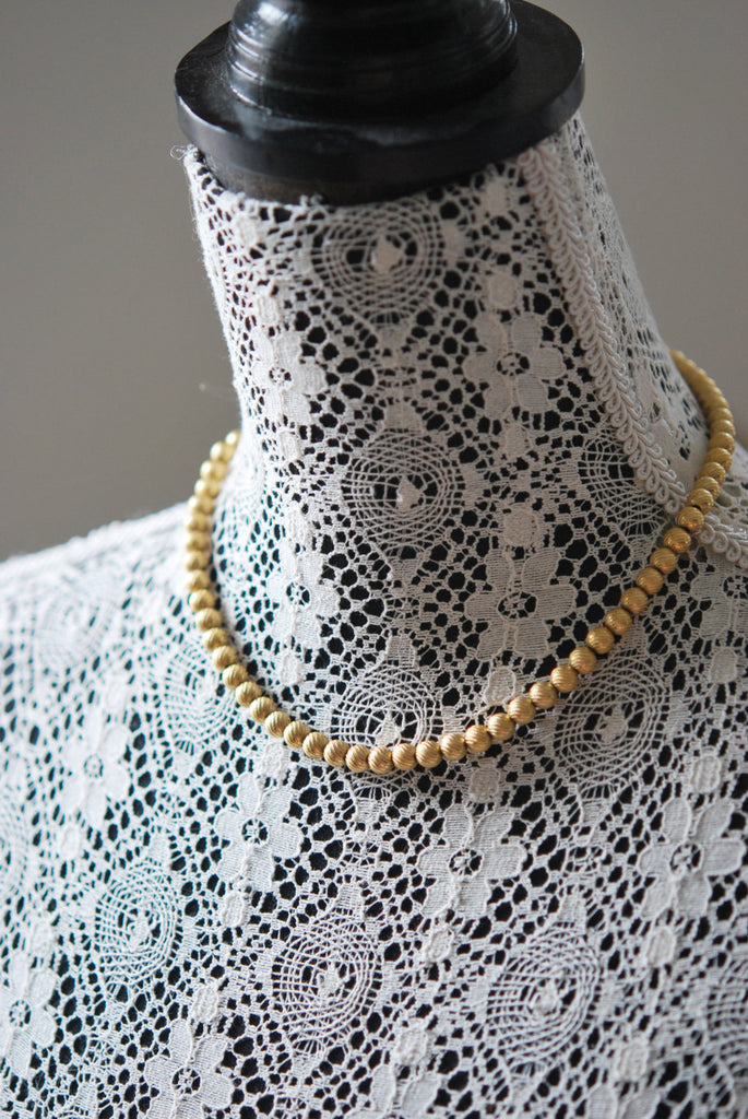 Retro Gold Metal Textured Bead Necklace Unique Goldtone Jewel Neckline Single Strand Vintage Necklace Costume Jewelry