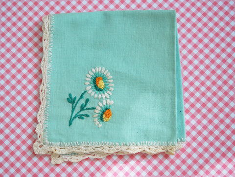 Pretty vintage napkins daisy embroidery