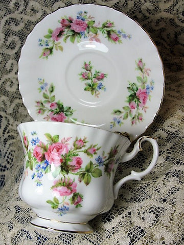 LOVELY Vintage Teacup and Saucer Royal Albert English Bone China Lush PINK Roses MOSS ROSE Vintage Cup and Saucer Tea Time Cups and Saucers Bridal Gifts House Warming Gift
