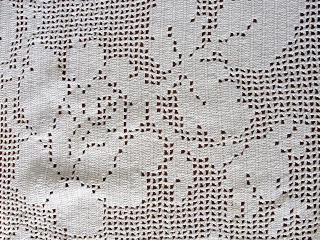 VINTAGE Farmhouse Long Hand Crochet Lace Runner ROSES French Country Decor Collectible Table Linens